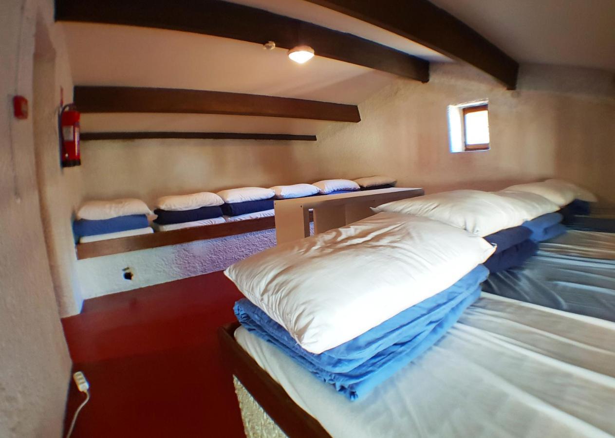 Gite Du Caf De Montpellier Сен-Гийём-ле-Дезер Экстерьер фото